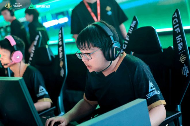 众展示他作 众展示他作